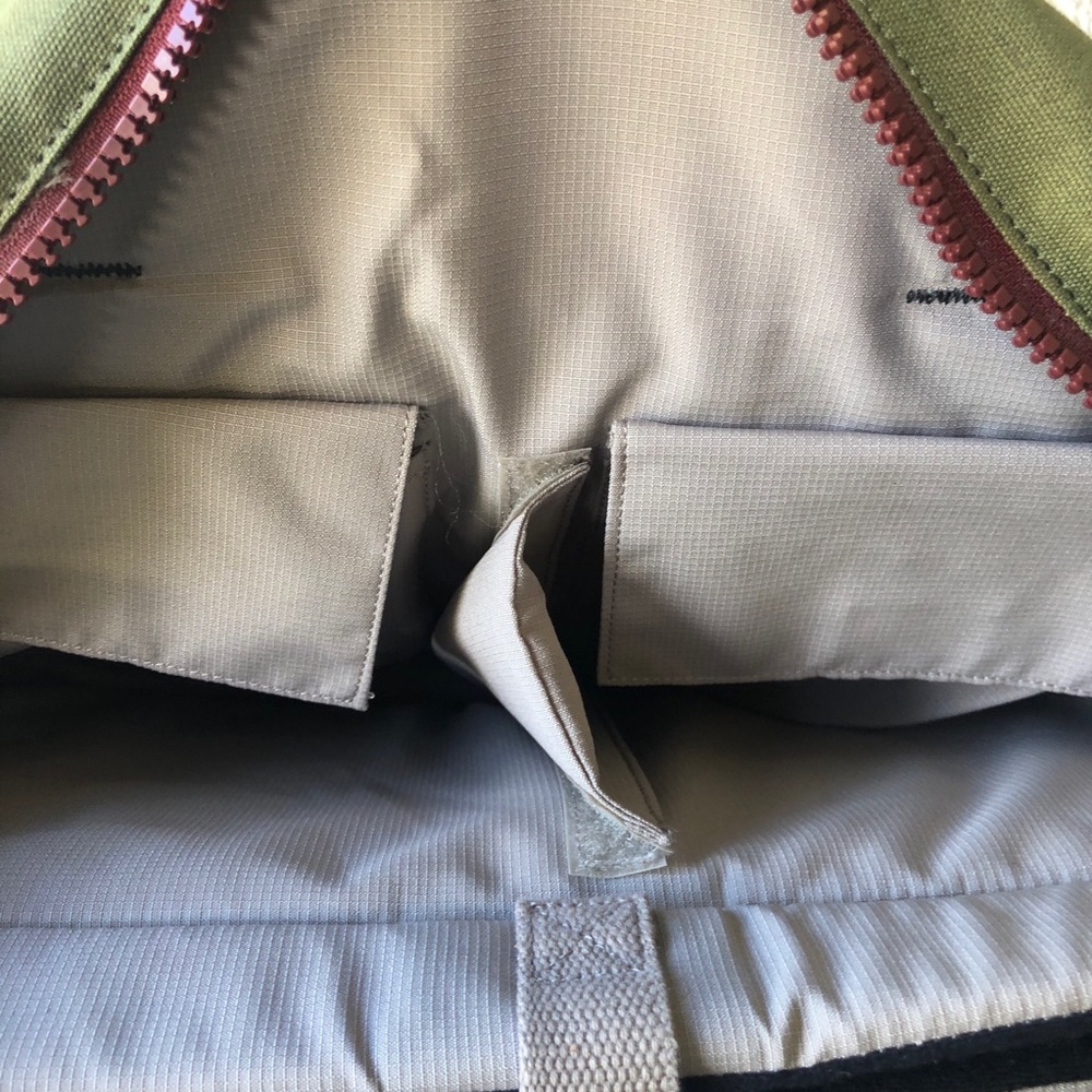 Electric Laptop bag olive green holds 15 inch laptop brand new with tags NWT - Picture 13 of 16